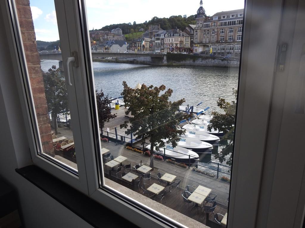 Les Voisins De Mr Sax Hotel Dinant Room photo