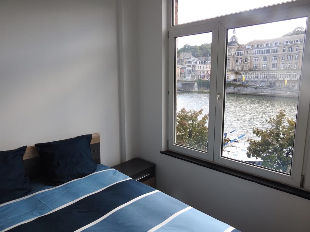 Les Voisins De Mr Sax Hotel Dinant Room photo