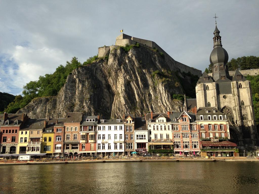 Les Voisins De Mr Sax Hotel Dinant Exterior photo